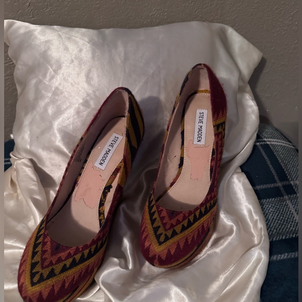 Steve Madden Tribal Print Platform Wedges – Multicolor (Red/Gold/Black)